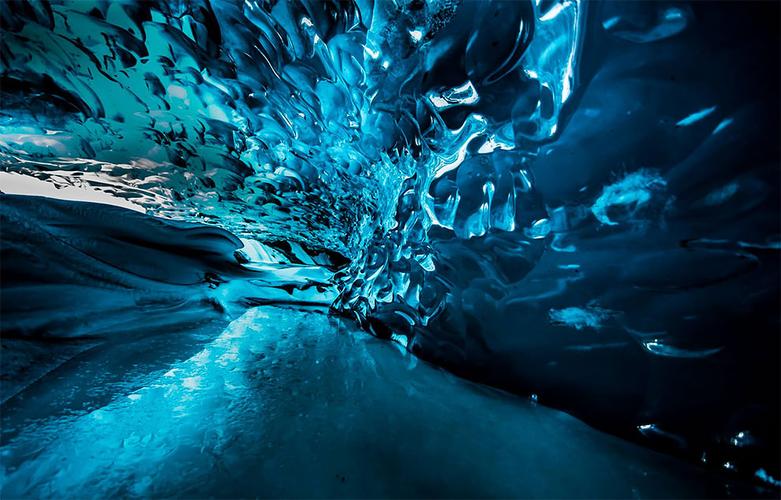 冰岛神秘洞穴图片